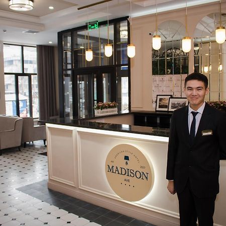Madison Ave Hotel Bichkek Extérieur photo