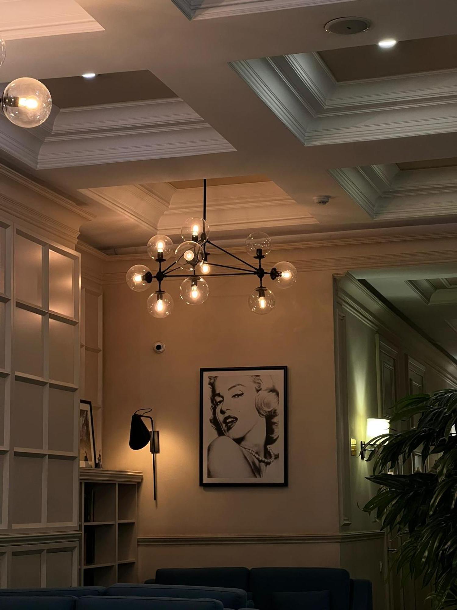 Madison Ave Hotel Bichkek Extérieur photo