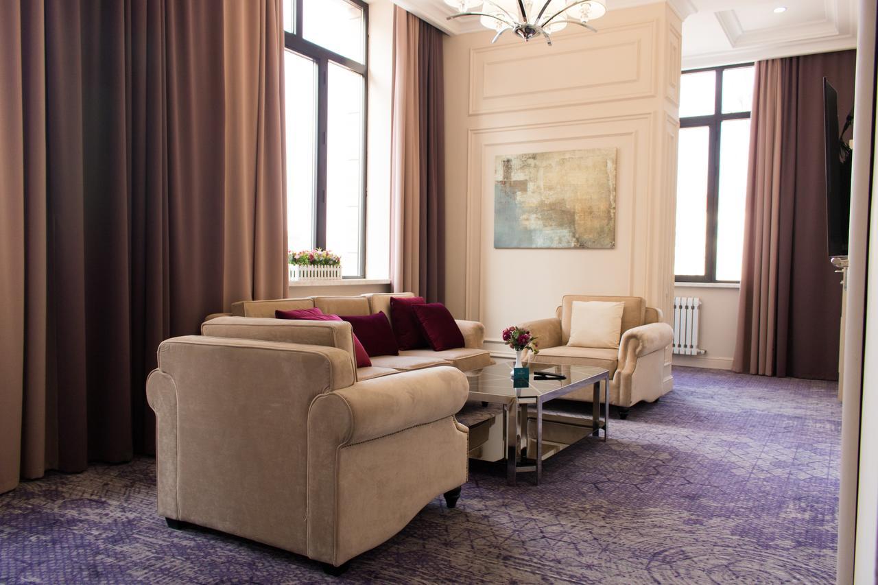 Madison Ave Hotel Bichkek Extérieur photo