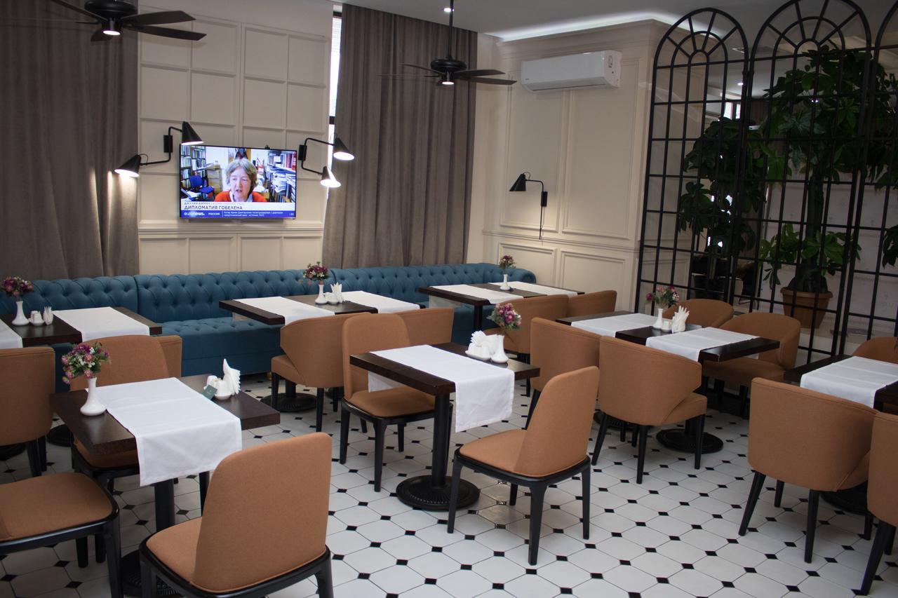 Madison Ave Hotel Bichkek Extérieur photo