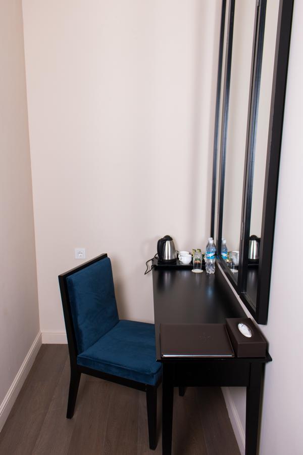 Madison Ave Hotel Bichkek Extérieur photo