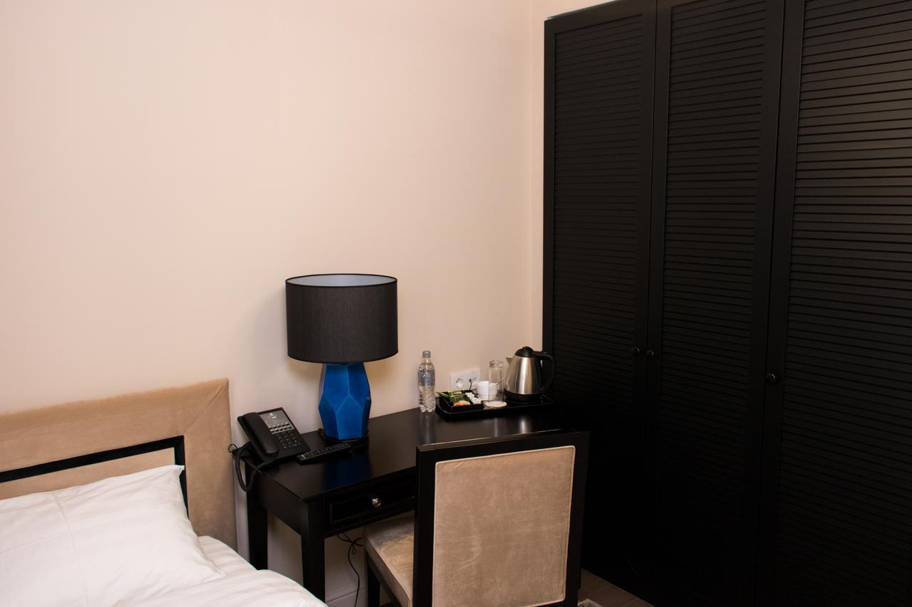 Madison Ave Hotel Bichkek Extérieur photo