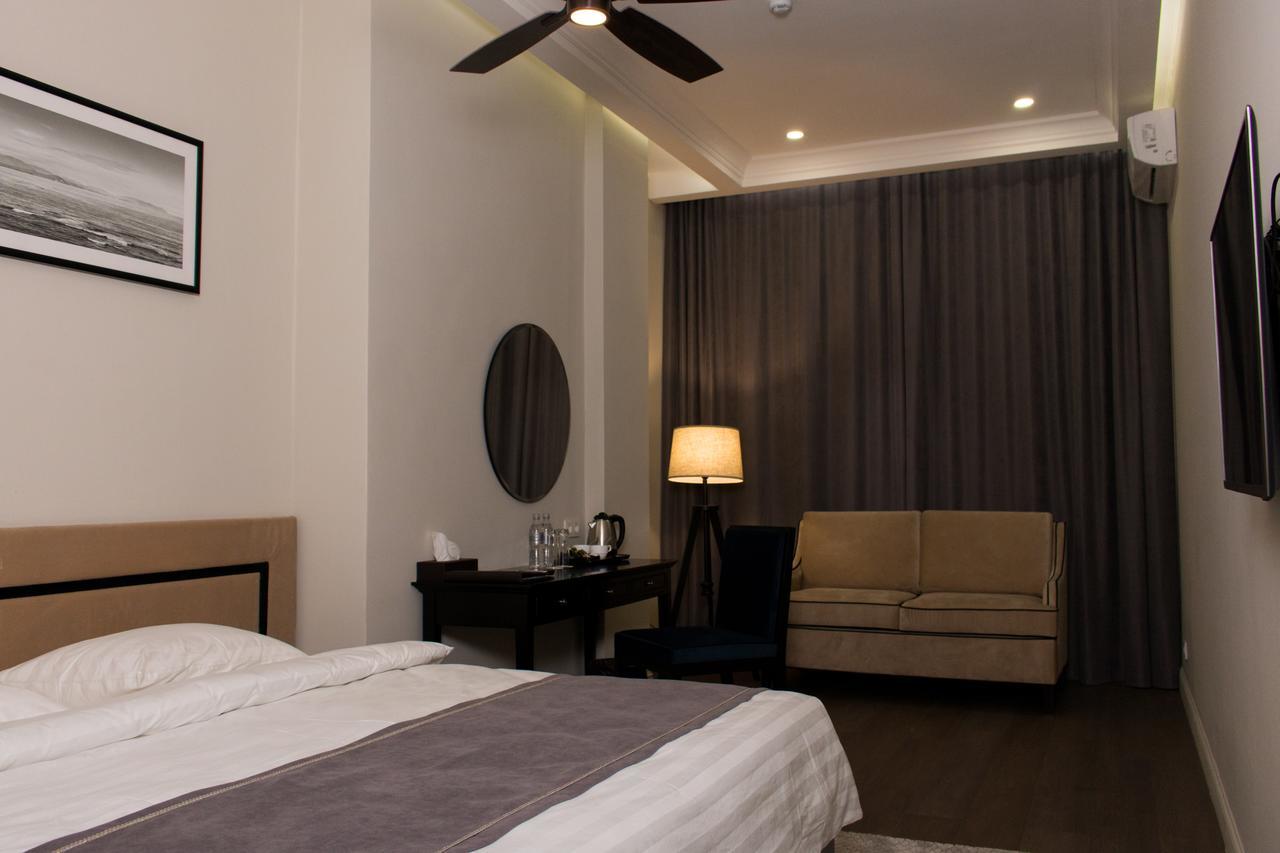 Madison Ave Hotel Bichkek Extérieur photo