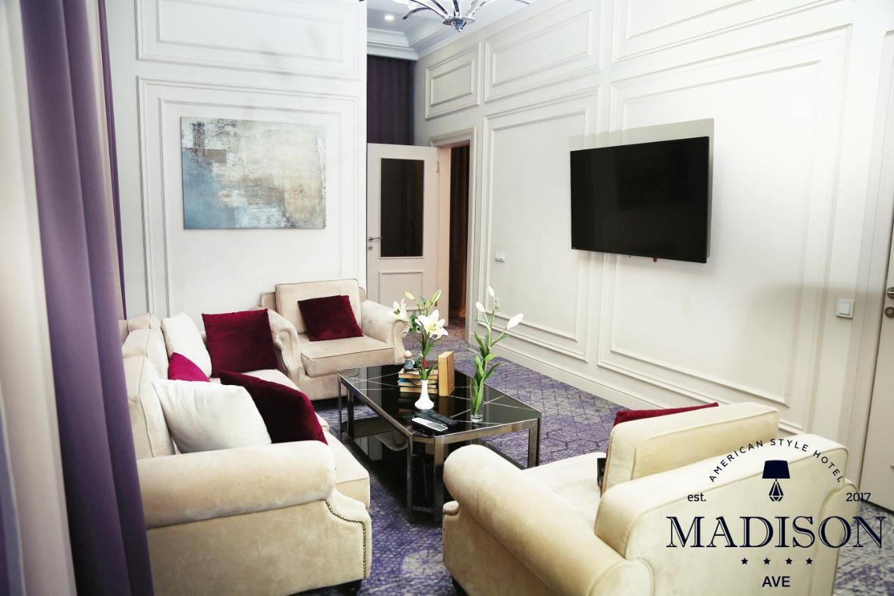 Madison Ave Hotel Bichkek Extérieur photo