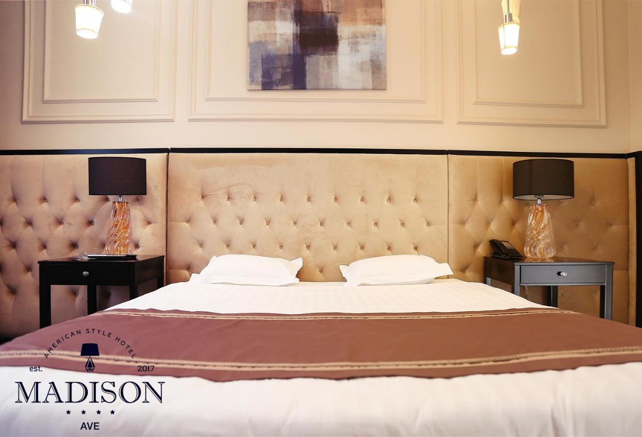 Madison Ave Hotel Bichkek Extérieur photo