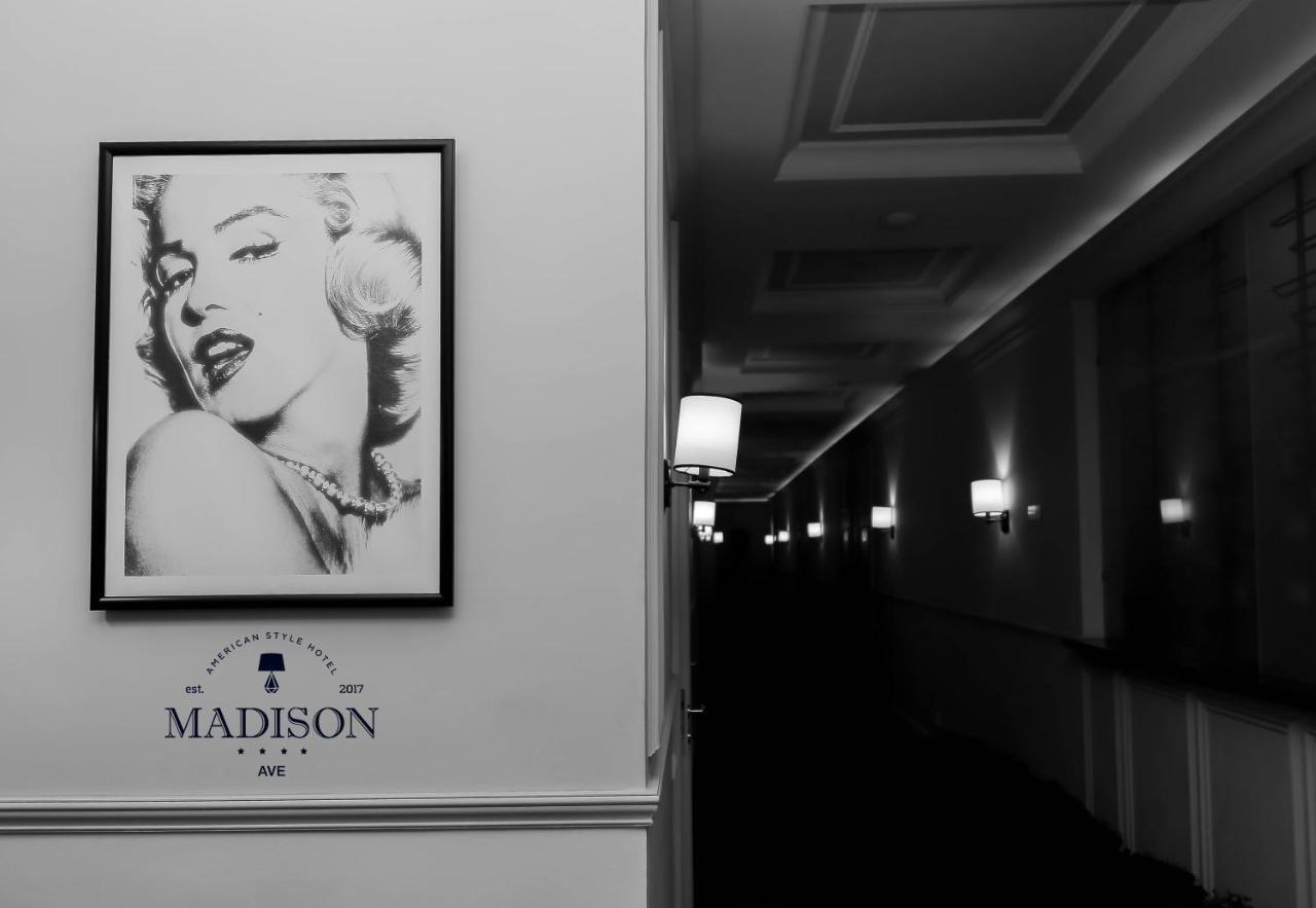 Madison Ave Hotel Bichkek Extérieur photo
